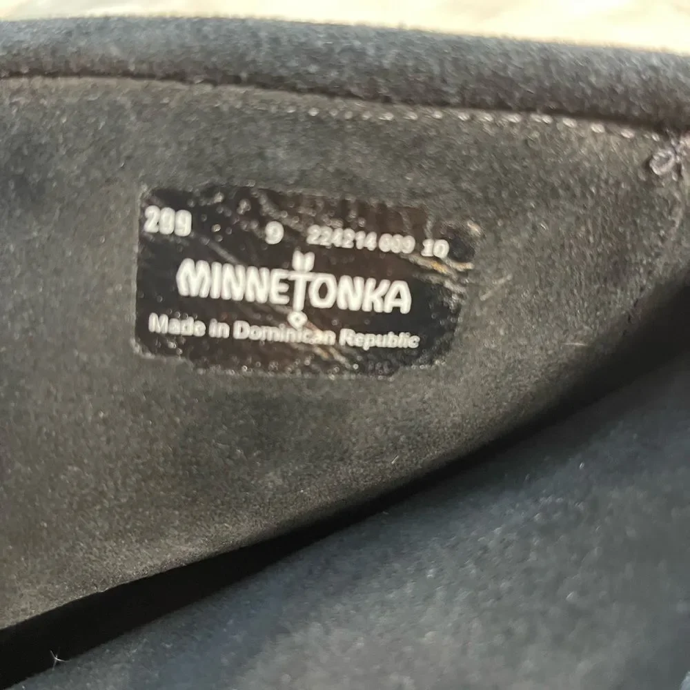 Minnetonka leather suede Black Fringed Boot Moccasin back zipper rubber sole SZ9